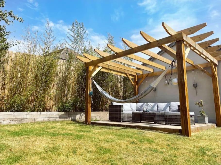 Modern, Central Bungalow With Large Garden บอร์นมัธ ภายนอก รูปภาพ